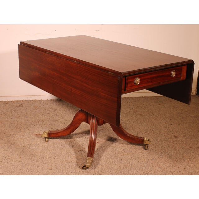 Pembroke Mahogany Table from the 19th Century For Sale - Image 4 of 13