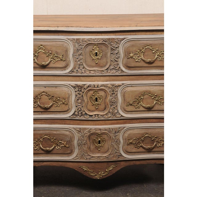 French Louis XV Finely Carved Commode, 1750 For Sale - Image 11 of 13
