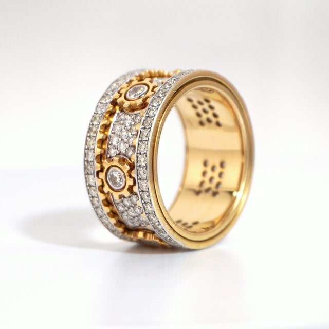 2020s 18k Yellow Gold Rotating Gear Ring With 1.6ct Gh VVS Diamonds, New, Size 6.5 For Sale - Image 5 of 6