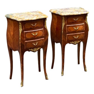 1920s Pair of French Louis XV Style Rosewood Nightstands For Sale