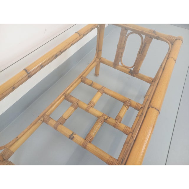 Vintage rectangular coffee table from the 1970s, made of rattan, with two shelves: a clear glass top and a rattan magazine...