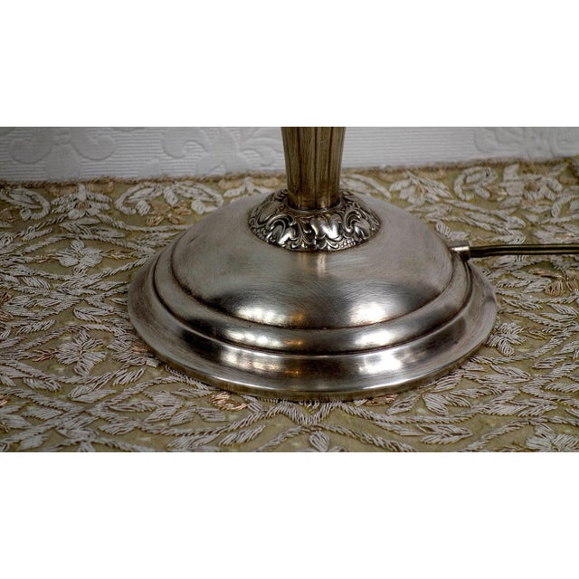 French Silver and Glass Shade Table Lamp from Unbekannt, 1920s For Sale - Image 11 of 12