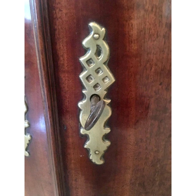 Antique George III Mahogany Hanging Bow-Front Corner Cabinet For Sale - Image 3 of 13