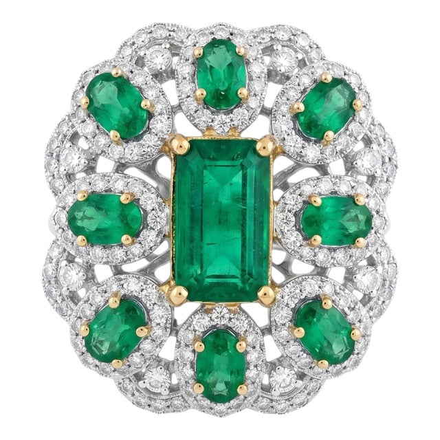 Natural Emerald & Diamond Ring in 18k Gold For Sale