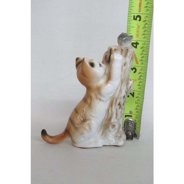 Bone China Taiwan Tabby Cat Chasing Mouse Up a Tree Stump Ceramic Figurine 4964b For Sale - Image 11 of 14