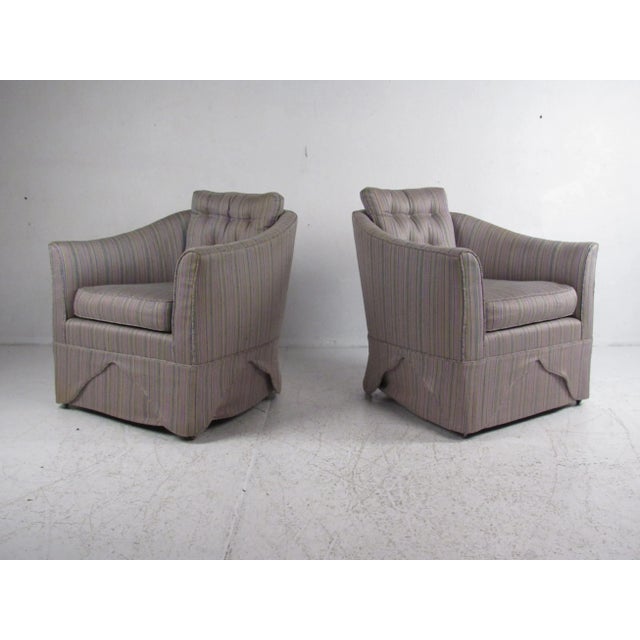 Mid-Century Modern 1970s Pair of Mid-Century Modern Barrel Back Lounge Chairs - 2 Pieces For Sale - Image 3 of 7