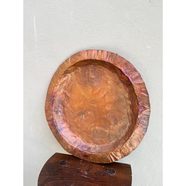 Mediterranean Vintage Hand-Hammered Copper Wall Plate Decorative Tray — Arts & Crafts Style For Sale - Image 3 of 3