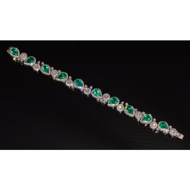 Late 20th Century Gia Natural 15cts Brazilian Emerald Diamond 18k White Gold Bracelet For Sale - Image 4 of 13
