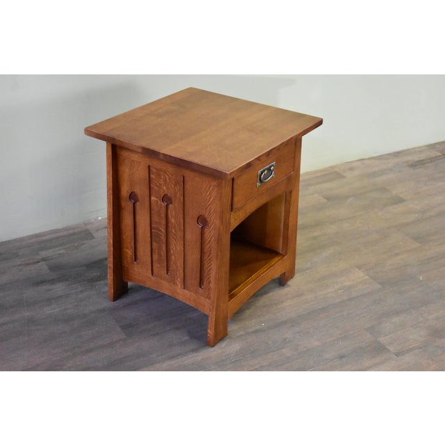 Mission Style Solid Quarter Sawn Oak Keyhole End Table - Michael's Cherry For Sale - Image 4 of 5