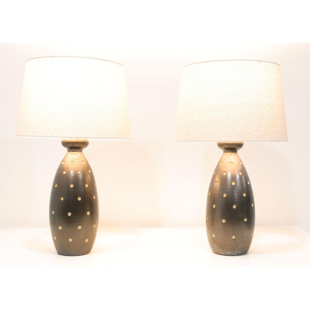 Textile 1950s Raymor Ceramic Table Lamps From Italy With Linen Shades - a Pair For Sale - Image 7 of 7