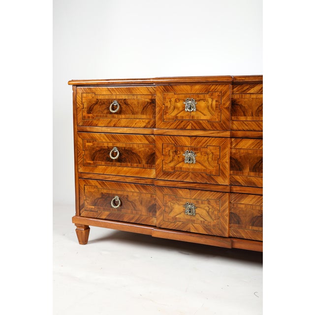 Louis Seize Chest of Drawers in Walnut, 1790 For Sale - Image 18 of 18