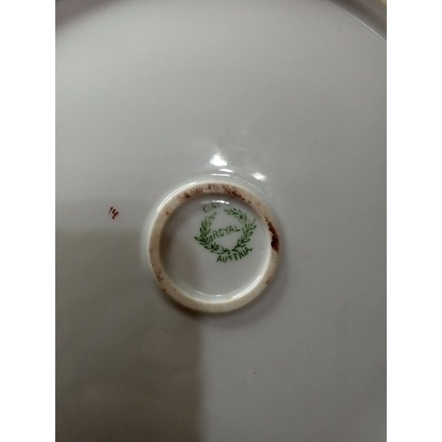 Rustic European 1920s O&EG Royal Austria Rose Pompadour Dual Handle Scalloped Plate For Sale - Image 3 of 6
