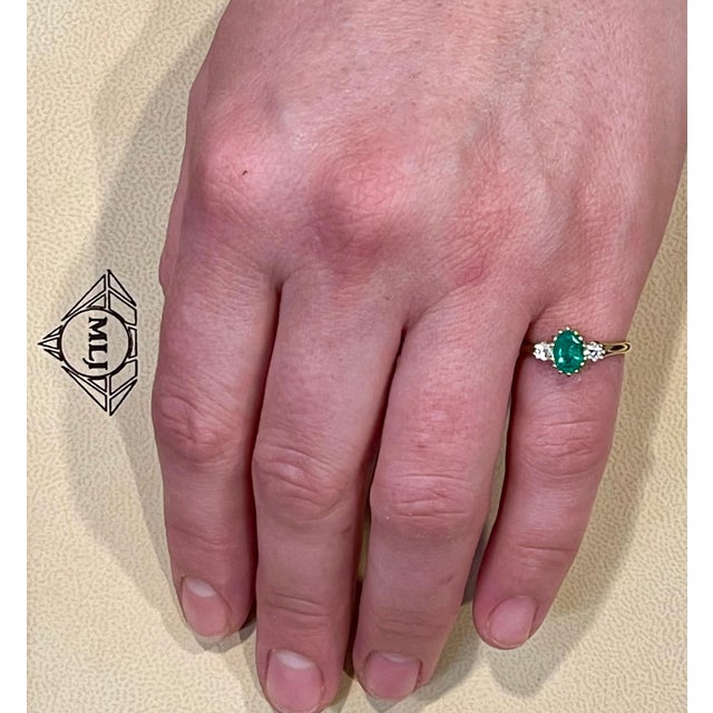 2010s Oval Cut Emerald & Diamond Ring in 18 Karat Yellow Gold For Sale - Image 5 of 18