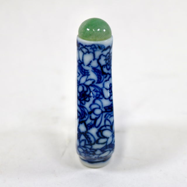 Chinoiserie Vintage Blue and White Floral Chinese Snuff Bottle With Green Stone Top For Sale - Image 3 of 8