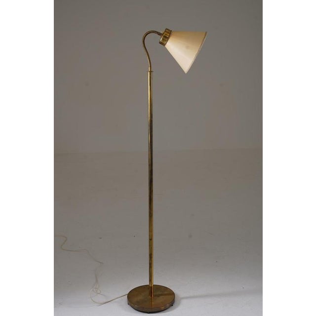 Mid-Century Swedish Floor Lamp in Brass attributed to Josef Frank for Svenskt Tenn, 1950s For Sale - Image 6 of 9