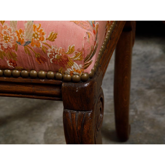 Early 19th Century English 1820s Mahogany Stool with Floral Themed Upholstery and Cabriole Legs For Sale - Image 5 of 10