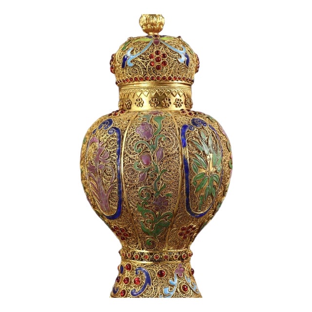 Mid 18th Century Exquisite Chinese Gilt Silver Filigree Gem-Set Covered Ginger Jar, "Qianlong" Mark For Sale