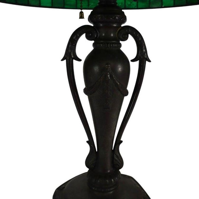 1920s Tiffany Style Classic Arts & Crafts Green Leaded Stained Glass Table Lamp For Sale - Image 6 of 13