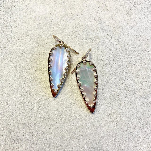 Created in 18 karat yellow gold Mother of pearl 10 cts approx Diamonds 0.20 ct approx Limited edition Adorn yourself with...