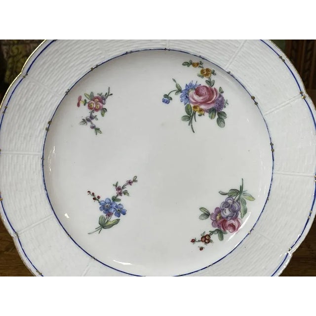 18th Century Porcelain Plate with Polychrome & Flowers from Sèvres, in Good conditions. Designed before 1890