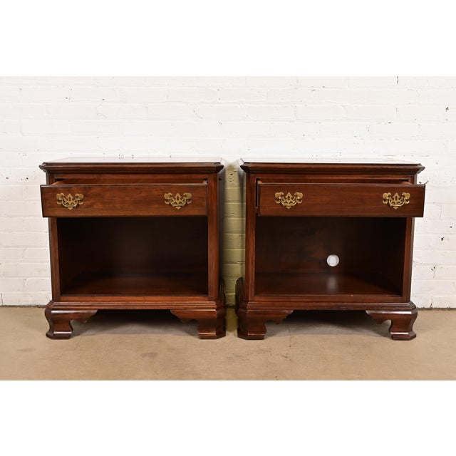 1970s Ethan Allen Georgian Solid Cherry Wood Nightstands, Pair For Sale - Image 5 of 13