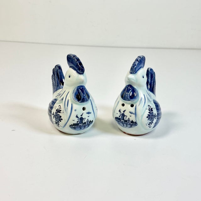 1950s Vintage Boho Chic Delft Chicken Salt & Pepper Shakers - A Pair. For Sale - Image 12 of 16