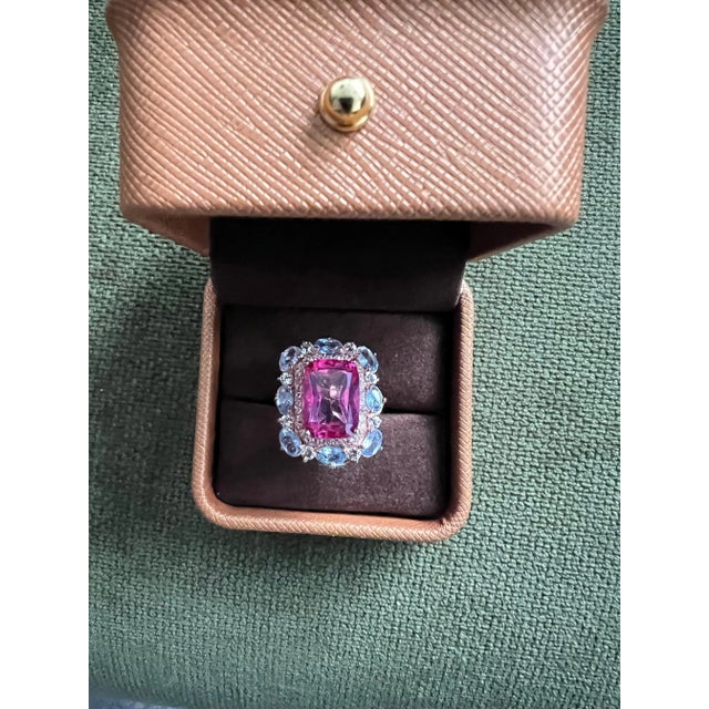 2020s Bochic “Capri” Emerald Shape Pink Topaz & Tanzanite Ring Set 18K Gold & Silver For Sale - Image 5 of 12