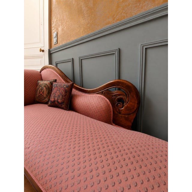 Victorian Walnut Chaise Lounge with Upholstery, 1880 For Sale - Image 4 of 10