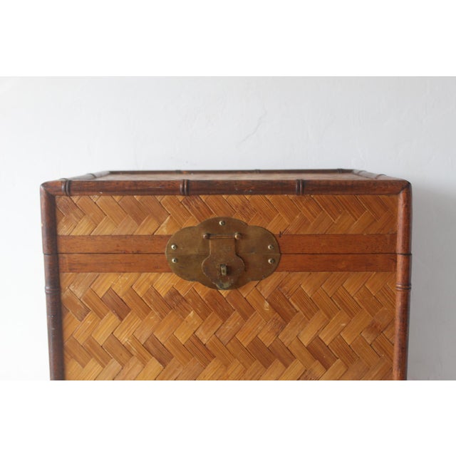 Vintage Bamboo Woven Rattan Storage Chest Trunk Brass Hardware Details Lockable Mid-Century For Sale - Image 13 of 18
