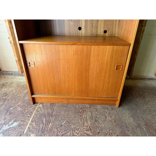 Late 20th Century Pair of Mid Century Modern Teak Bookcases Storage Cabinets For Sale - Image 5 of 17