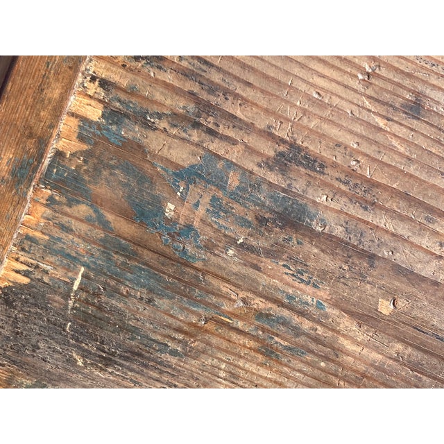 Mid 19th Century Pine Trunk or Blanket Chest in Original Paint For Sale In Baltimore - Image 6 of 15