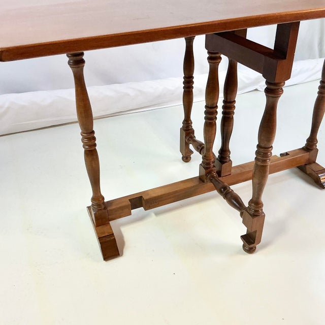Chestnut 1950s Traditional Americana Maple Drop Leaf Gate Leg Dining Table. For Sale - Image 8 of 11