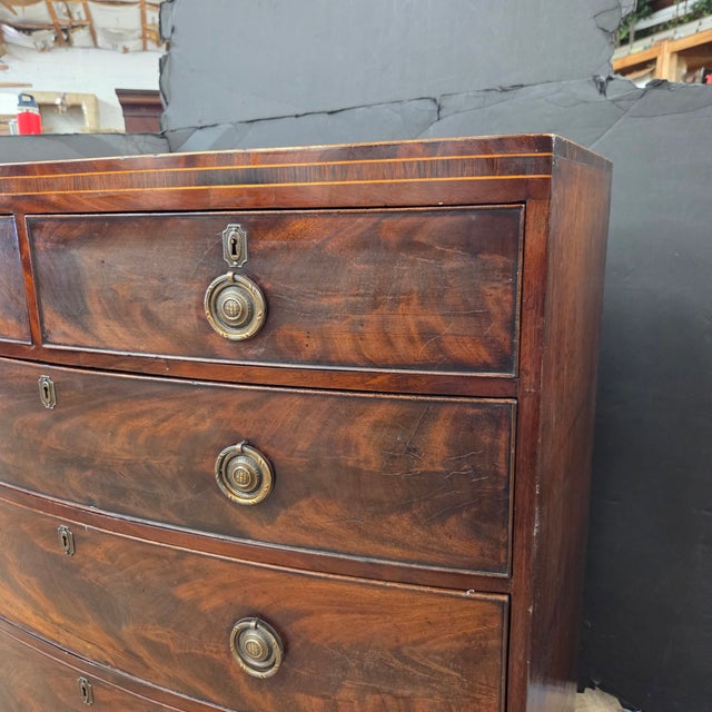 Late 19th Century Mahogany Georgian 5 Drawer Bowfront Chest on Splay Feet For Sale In Atlanta - Image 6 of 18
