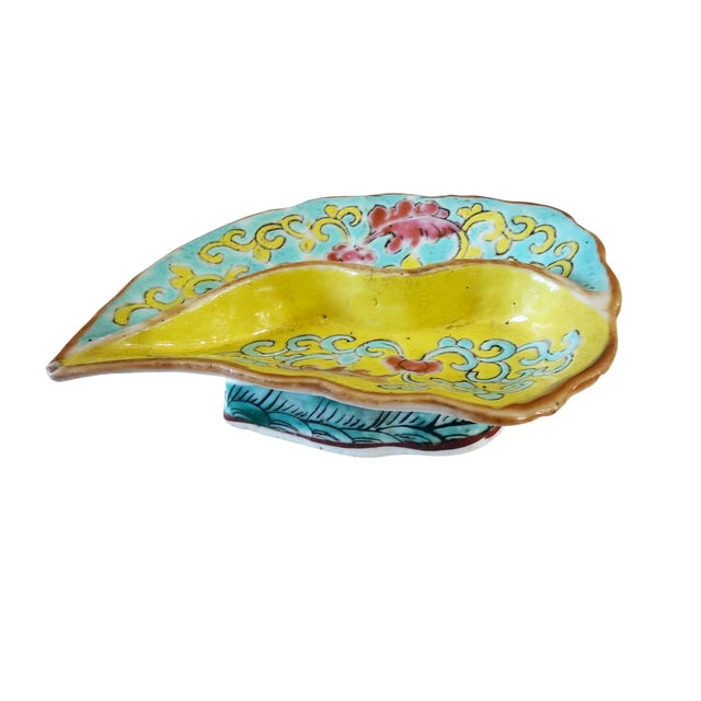 19th-Century Qing Dynasty Porcelain Treasure, Leaf-Shaped Divided Dish For Sale - Image 4 of 9