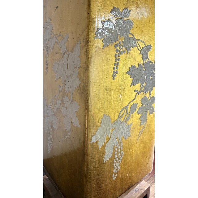 Chinoiserie Vintage Gold-Leaf Chinoiserie Ceramic Grapevine Table Lamp For Sale - Image 3 of 18
