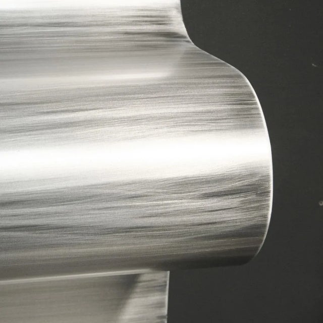 Julien Vidame has designed a fold especially for the purpose of obtaining this form, not achievable by manufacturers. The...