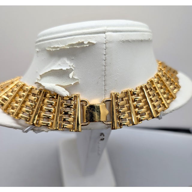 American Vintage Signed Napier Goldtone Interlocking Link Wide Collar Necklace For Sale - Image 3 of 10