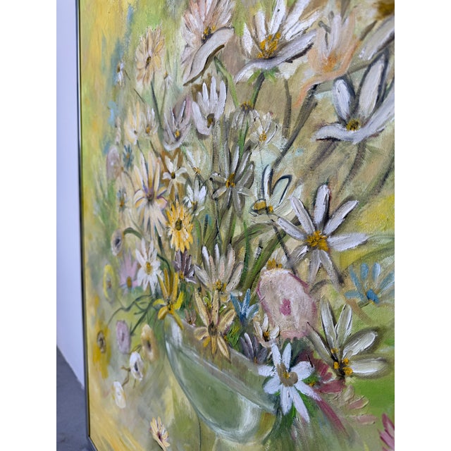 1970s Vintage Floral Still Life Oil Painting on Canvas – Framed For Sale In Miami - Image 6 of 10