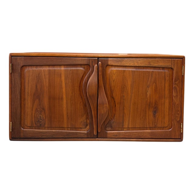 Stunning 1970’s Craft Made Studio Walnut Floating Stereo Cabinet For Sale
