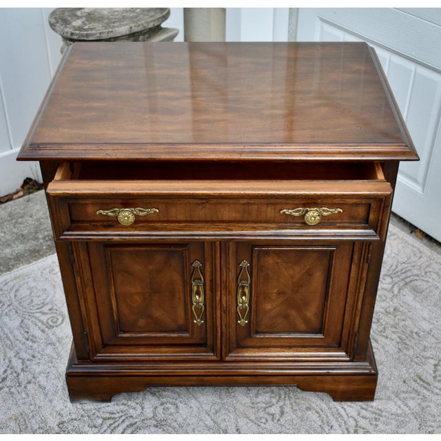 Drexel Wood Nightstand Vintage Commode Traditional Bachelor Chest Brass For Sale - Image 4 of 9