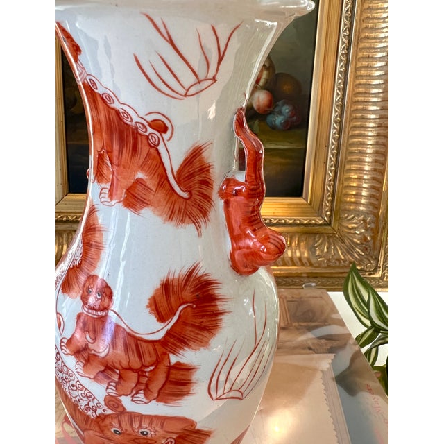 Vintage Chinese Porcelain Vase With Red Foo Lions For Sale - Image 11 of 14