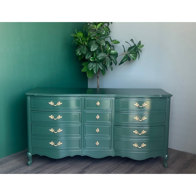 Dixie 1970’s French Provincial Green Lacquered Dresser of Nine Drawers For Sale - Image 4 of 14
