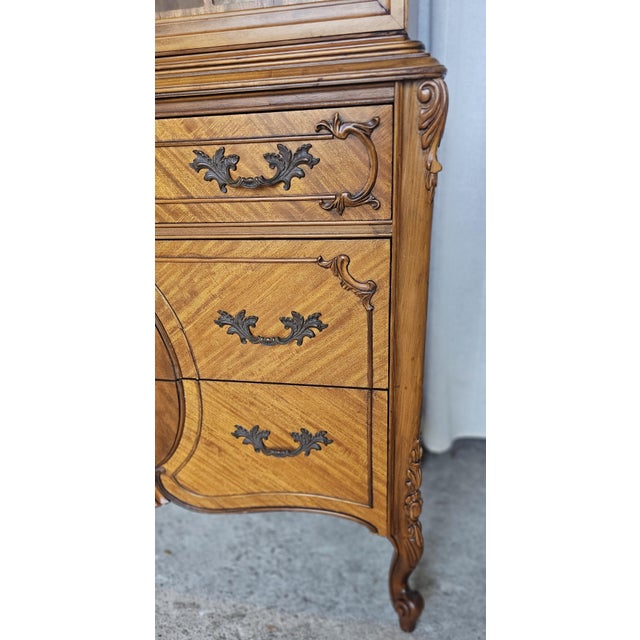 Vintage Burl Wood, French Provincial Display Cabinet, Louis XV Style ,1930s For Sale In Los Angeles - Image 6 of 18