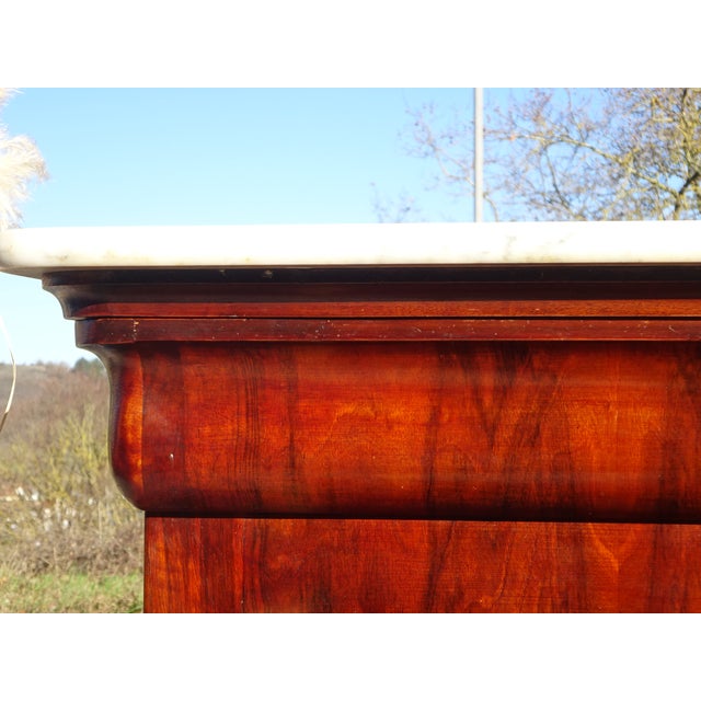 Chest of Drawers in Mahogany Veneer with White Marble Top For Sale - Image 5 of 18