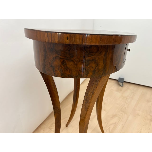 Oval Biedermeier Side Table with Drawer in Walnut Veneer, South Germany, 1820 For Sale - Image 14 of 18
