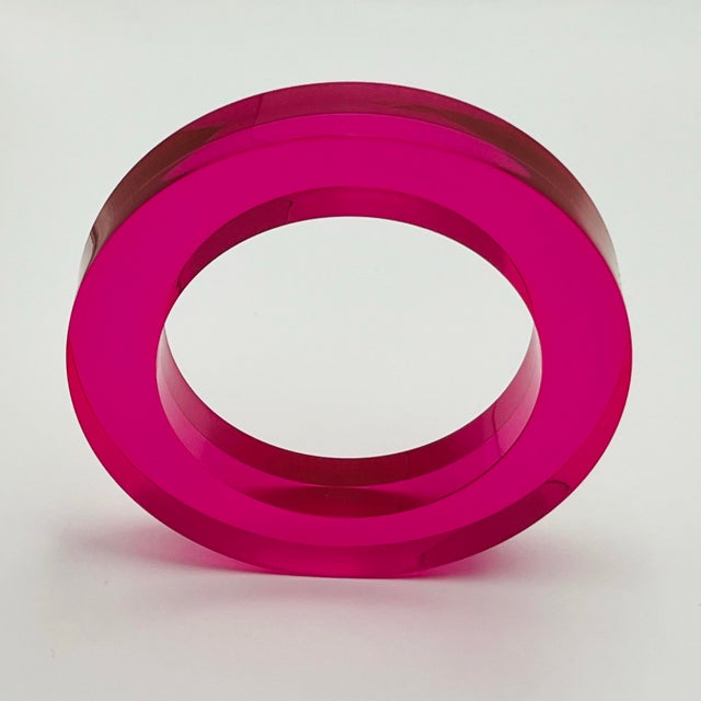 Mod Hot Pink Lucite Bangle C. 1990s For Sale - Image 6 of 6