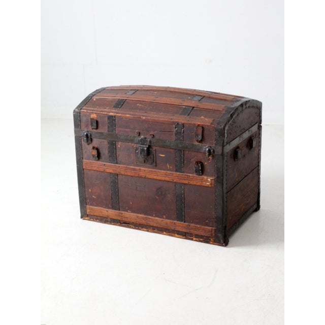 American Antique Barrel Top Steamer Trunk For Sale - Image 3 of 16