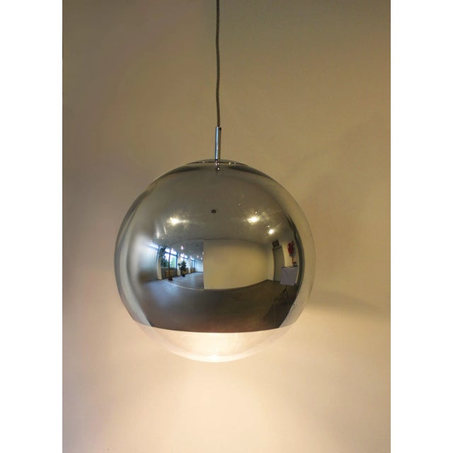 Tom Dixon unveils the captivating Mirror Ball 50! Blown like a bubble of chrome chewing gum in a mold, its sophisticated...