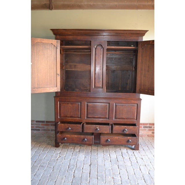 18th century English oak cabinet. The height is 207 cm. The width is 160 cm. The depth is 60 cm. Can be transported in two...