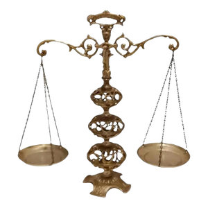 1960s Hollywood Regency Ornate Decorative Filigree Balance Scale